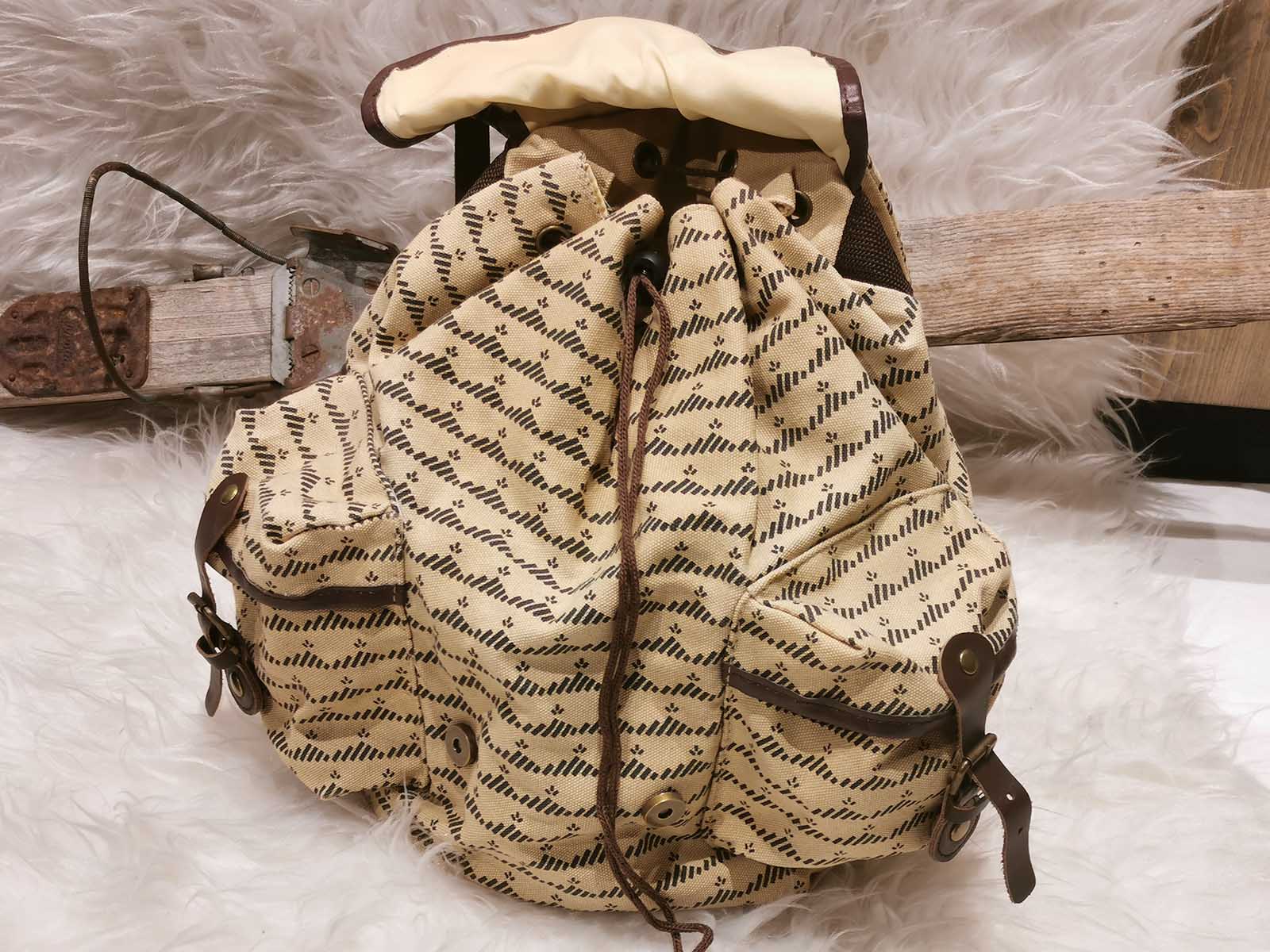 Rucksack-Vintage-offen